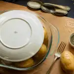 Comment cuire des pommes de terre au micro ondes sans explosion : texture fondante
